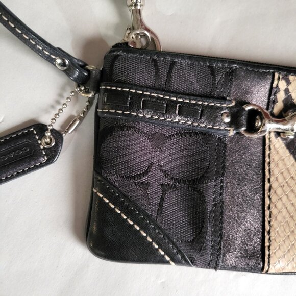 EUC COACH BLACK & TAN WRISTLET CLUTCH W/ LEATHER ACCENTS - Picture 3 of 9